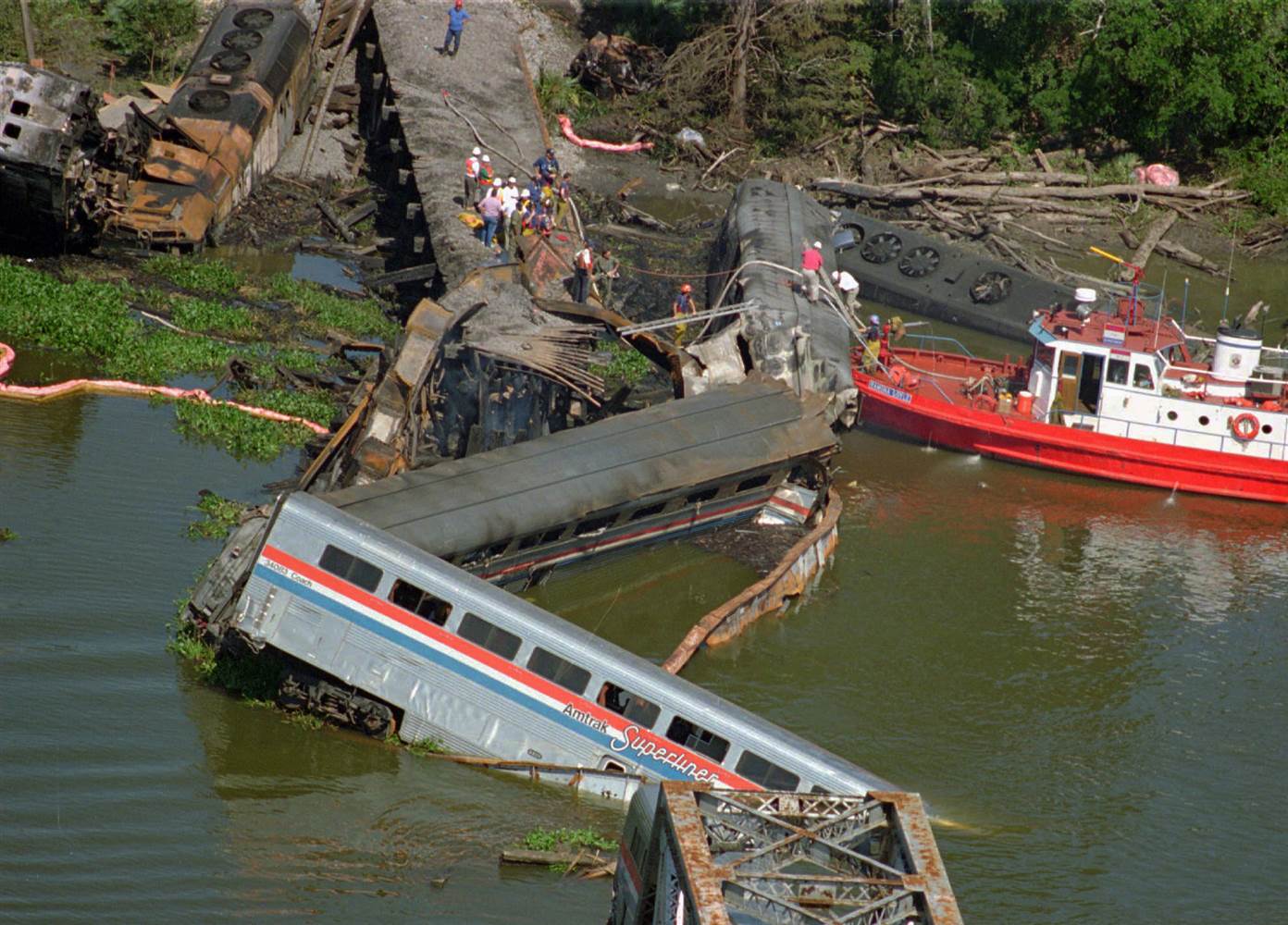 mobile alabama amtrak train crash